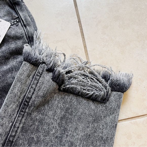 NWT Free People Bottlerocket Grey Maggie Mid Rise Distressed Straight Leg Jeans - Picture 9 of 11